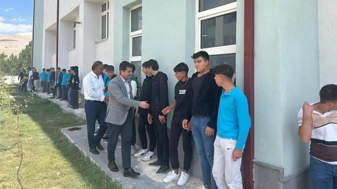 Gürün Mesleki ve Teknik Anadolu Lisesi’nde Mangal Etkinliği